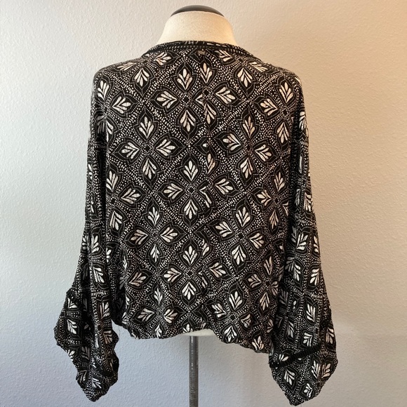 Rip Curl Black Print Boho Drawstring Waist Blouse Size Large - Picture 7 of 11